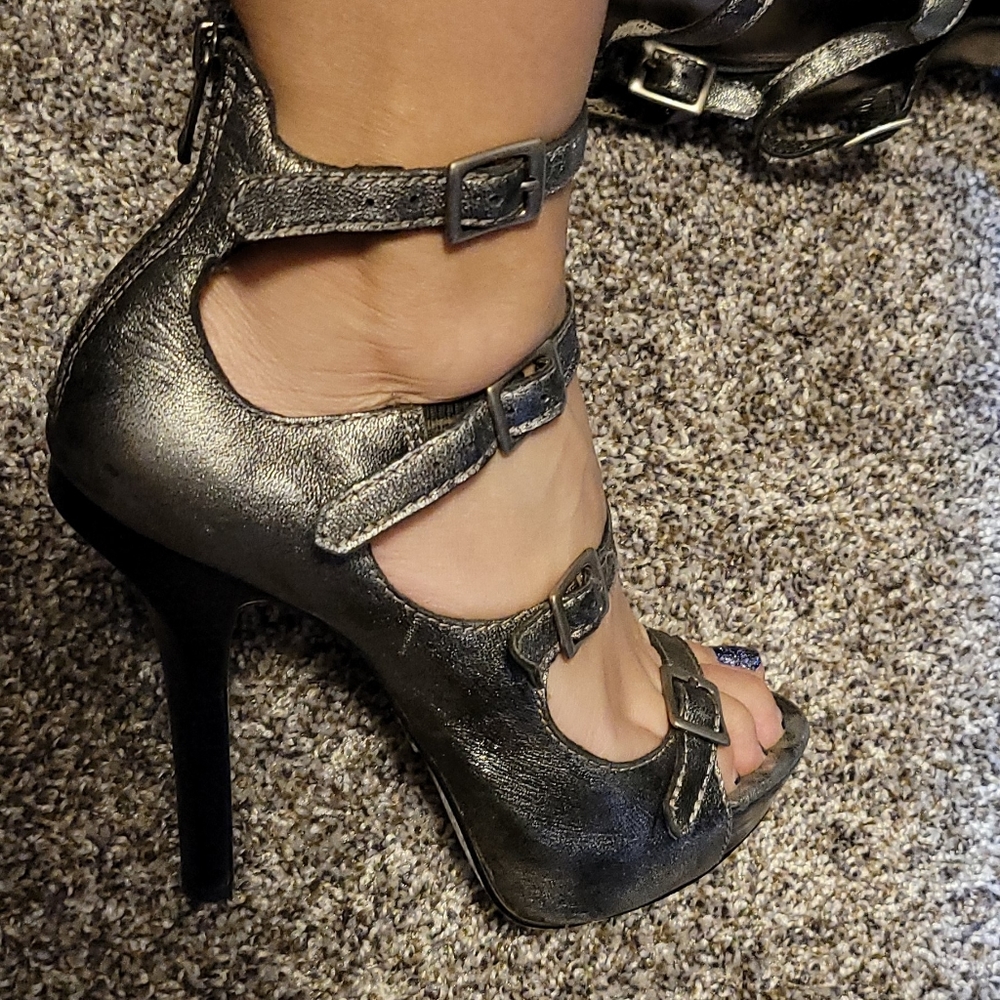 Bebe pewter heel